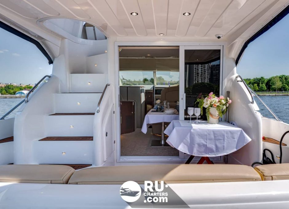 «fairline Phantom 40» Аренда яхты в Москве