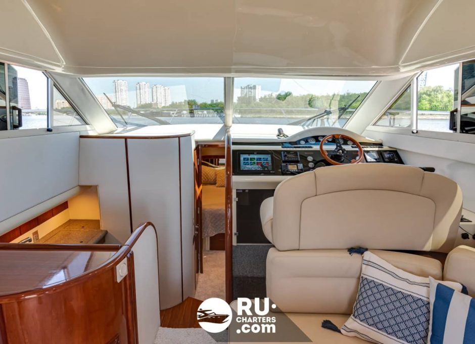 «fairline Phantom 40» Аренда яхты в Москве