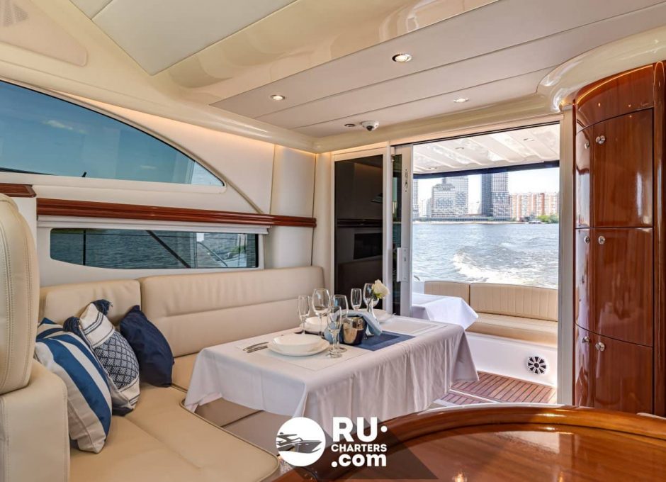 «fairline Phantom 40» Аренда яхты в Москве